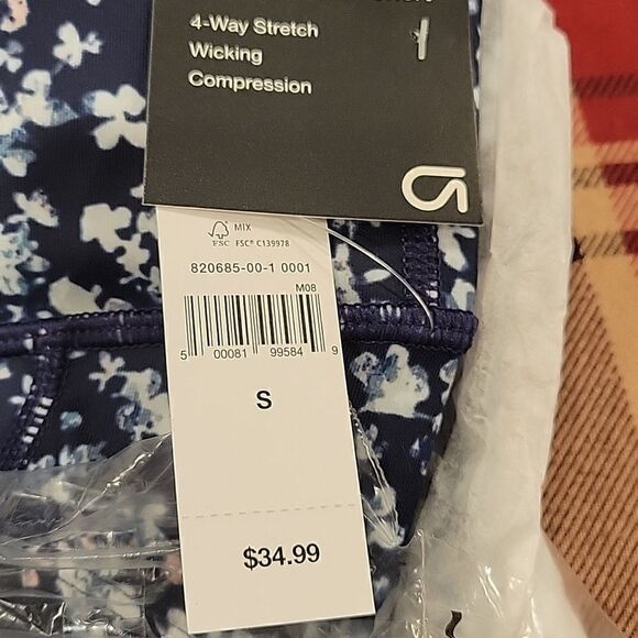 GAP Fit High Rise Bike Shorts - Picture 6 of 6